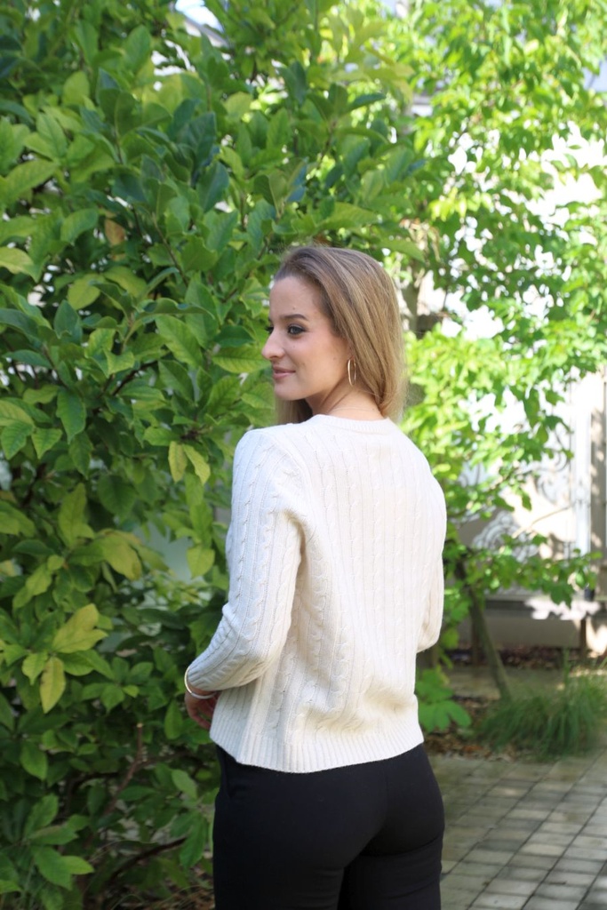 [10017419] Cardigan Lora nm90 kabelsteek ronde hals doorgeknoopt - Beige Detail