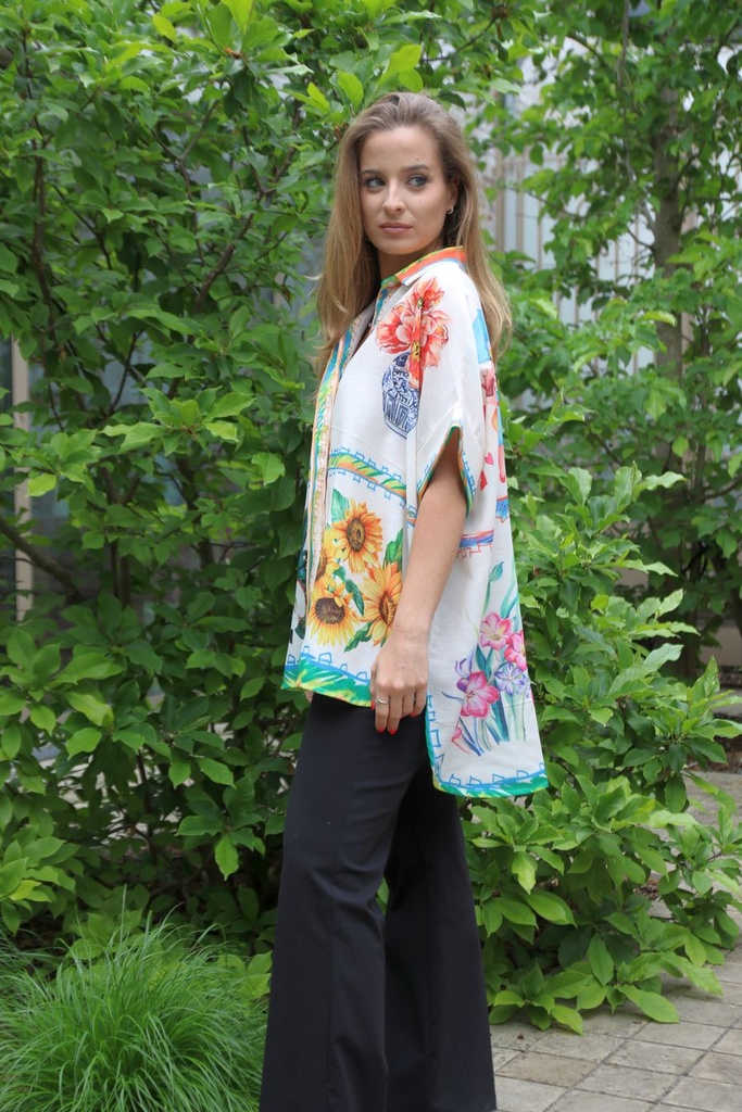 Tuniek Jahzara vaas zonnebloemen appelen tuin parasol