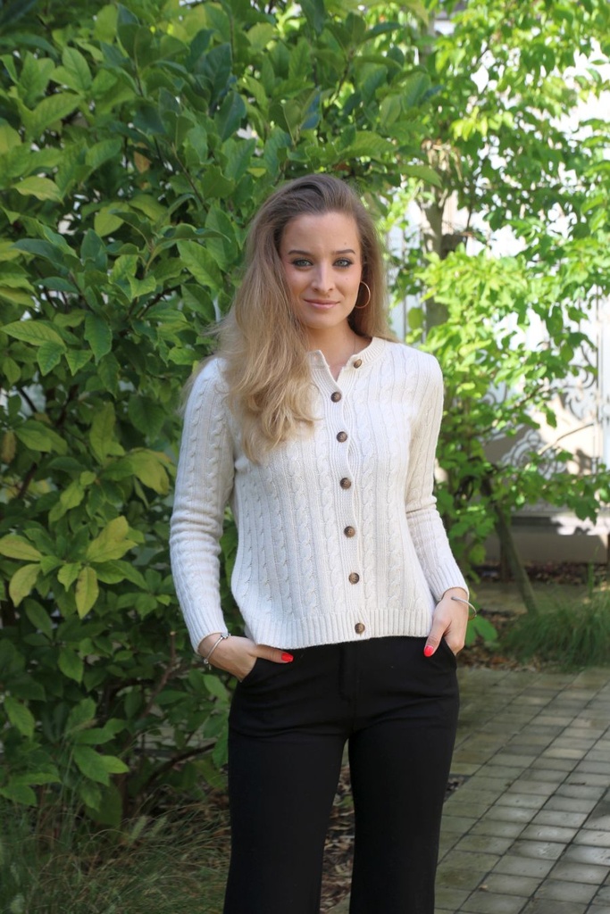 Cardigan Lora nm90 kabelsteek ronde hals doorgeknoopt