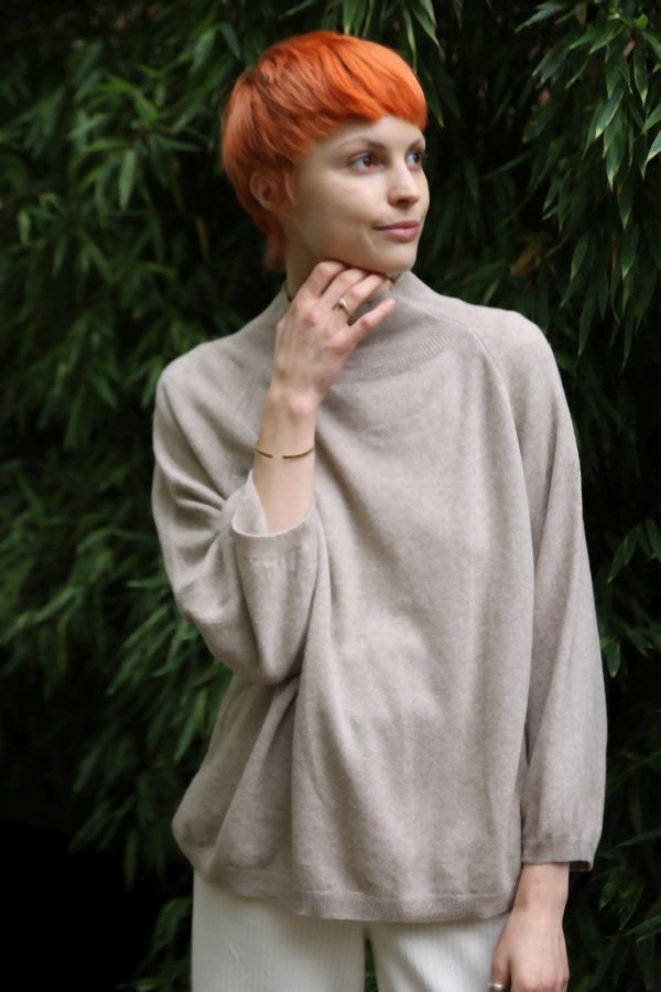 Tijdloos truitje Maureen met opstaande kraag nm80