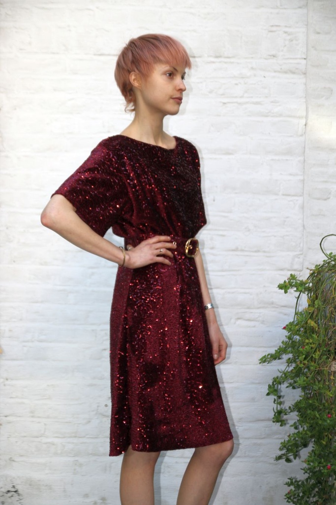 Feestjurk Ludo nm30 pailletten op effen velours taillebinder 