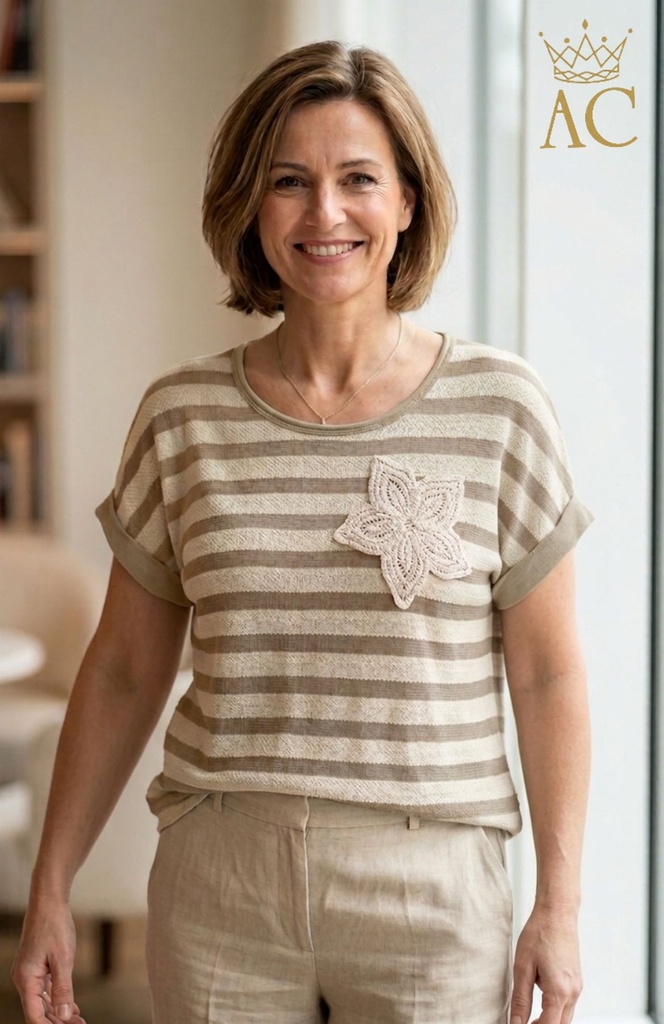 Tricot T-shirt Silvan nm95 ajour gestreept met gehaakt bloemdetail borst ronde hals