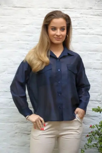 [201256] Blouse Richard nm85 2 borstzakjes kraag nacré doorgeknoopt