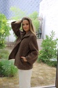 [10017457] Korte jas Lyana opstaande kraag wol look 3 knopen    - Bruin Detail