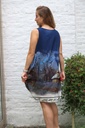 Dress Moos forest with house nm100 - Donkerblauw-bruin Detail