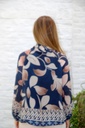 [10017486] Blouse Luis nm43 bladprint opstaande kraag met jabot  - Donkerblauw-beige Detail