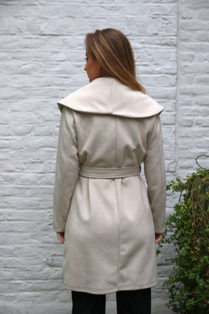 [10017493] Jas Laurine visgraat ingeweven motief brede afgeronde kraag  - Wolwit-beige Detail