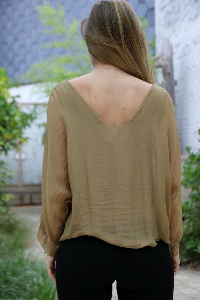 [10017241] Zijde blouse Liza nm100 V&V hals vleermuismouw - Camel Detail