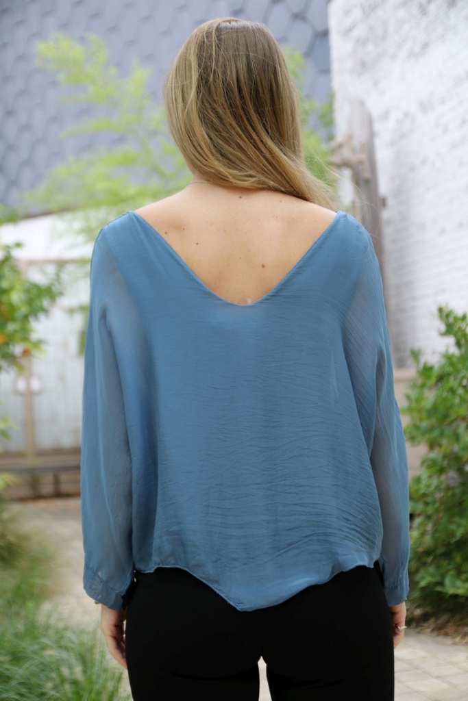 [10017241] Zijde blouse Liza nm100 V&V hals vleermuismouw - Jeansblauw Detail