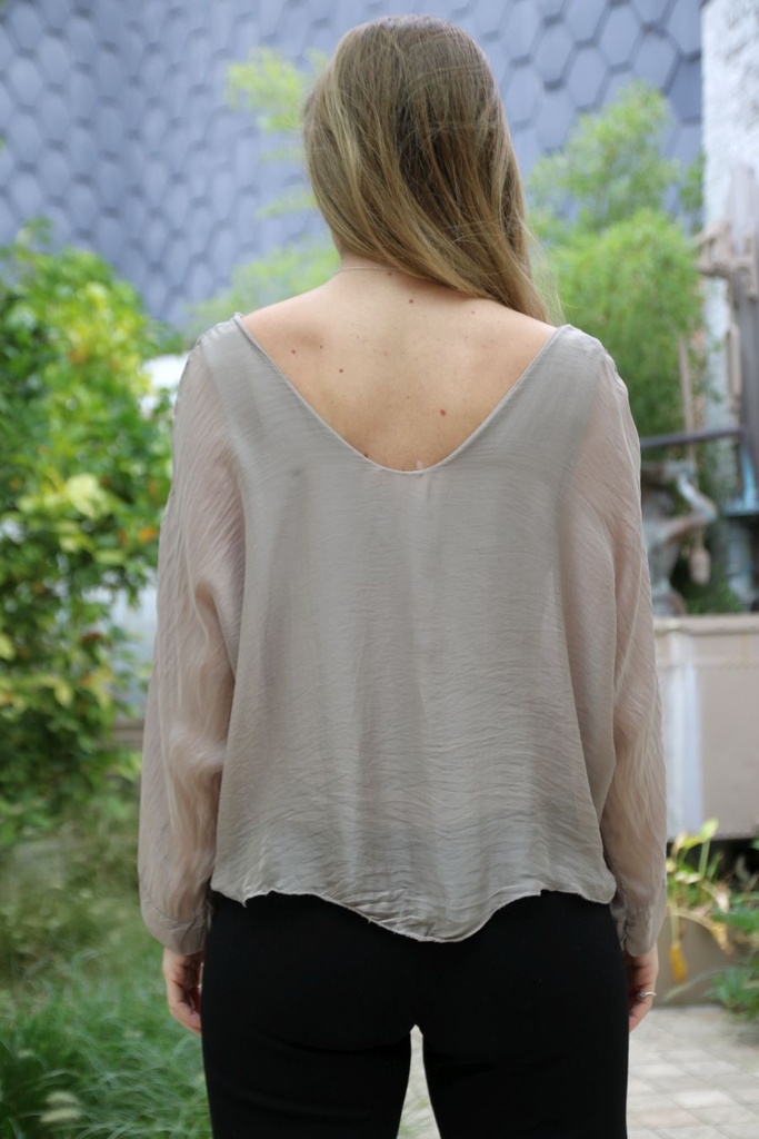 [10017241] Zijde blouse Liza nm100 V&V hals vleermuismouw - Taupe Detail