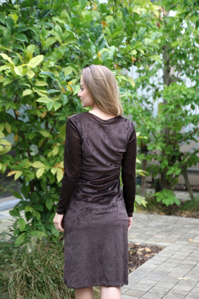 Half lange jurk Lourens nm36 glamy velours op netstof  - Bruin Detail