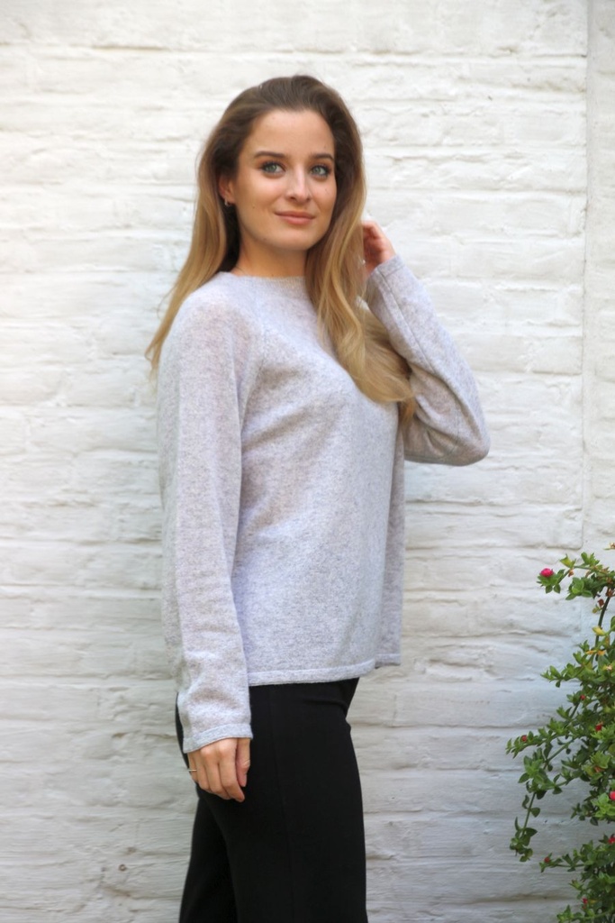 [200661001] Fijne tricot pull Nynke nm100 ronde hals (Lichtgrijs) - Detail
