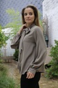 Blouse Muhammad met strik - Taupe Detail