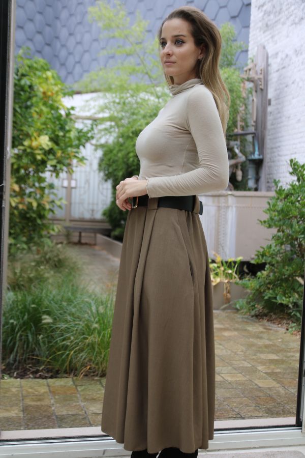 [200650] Klokrok Nick halflang met lederen taillebinder  - Taupe Detail