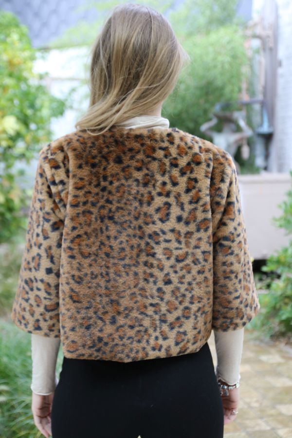 [10017453] Korte cape Melody ecopels met panterprint - Camel-zwart Detail