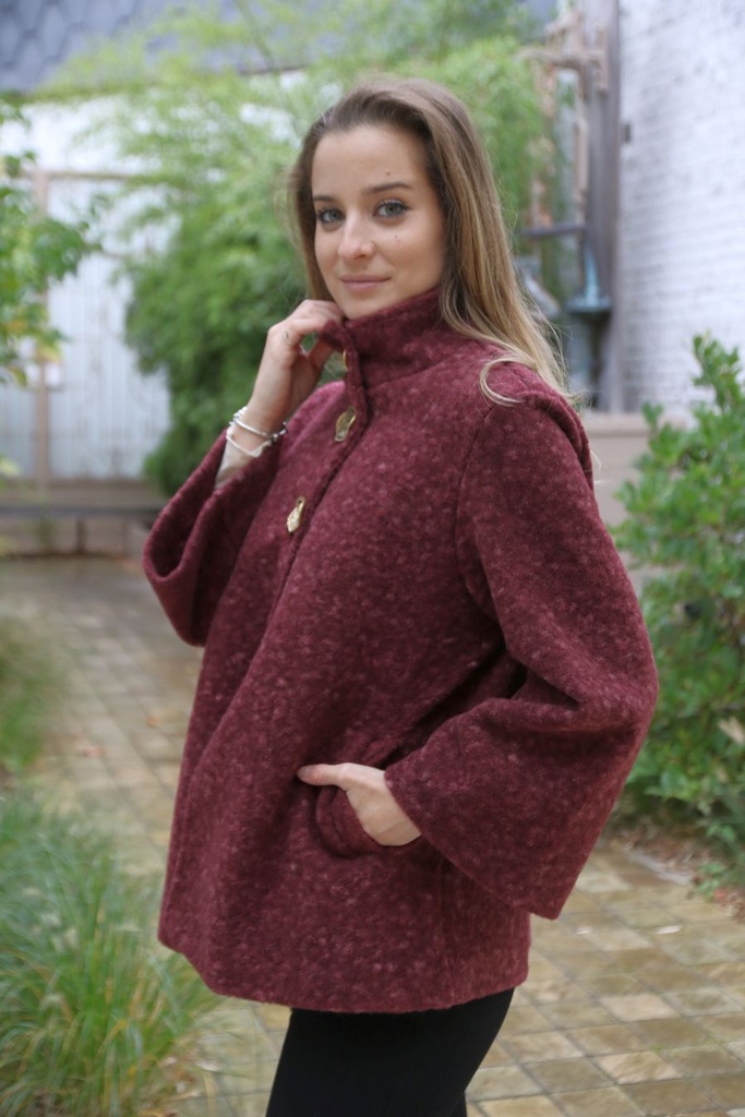 Korte jas Lyana opstaande kraag wol look 3 knopen    - Bordeaux Detail