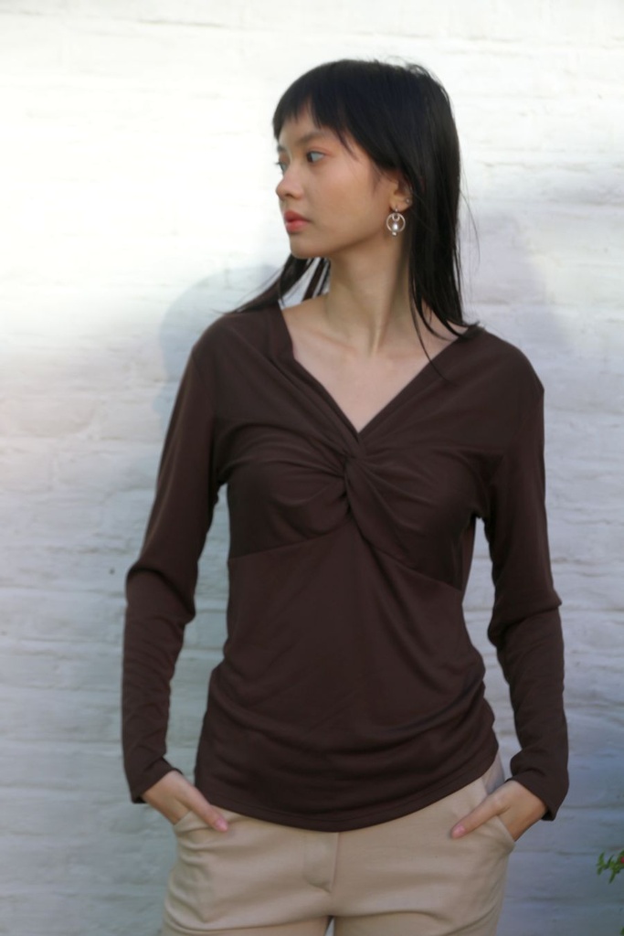 [200685] Blouse Nout met v-hals geknoopte twist  - Donkerbruin Detail