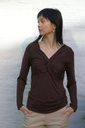 [200685] Blouse Nout met v-hals geknoopte twist  - Donkerbruin Detail