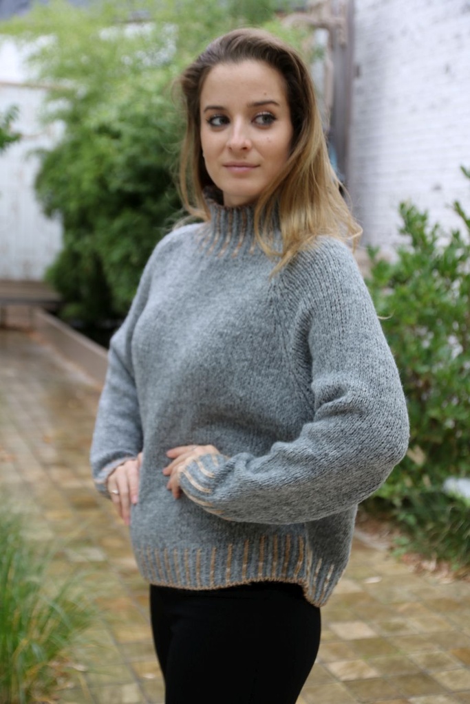 [10017425] Pul Louk nm26 opstaande geribde en gelijnde kraag en zoom  - Grijs-beige Detail