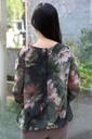 [200695] Blouse Nore nm 36 open hals gevoerd  - Groen-beige Detail