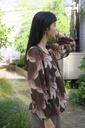 [200695] Blouse Nore nm 36 open hals gevoerd  - Mokka-beige Detail