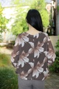 [200695] Blouse Nore nm 36 open hals gevoerd  - Mokka-beige Detail