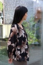 [200695] Blouse Nore nm 36 open hals gevoerd  - Zwart-beige Detail