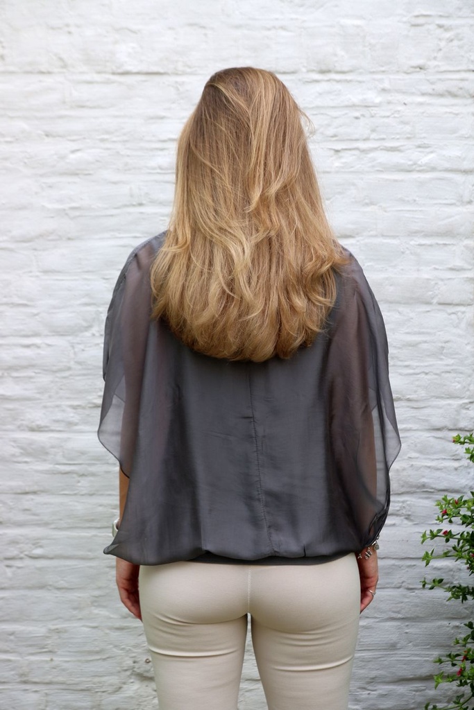 [10017241] Silk blouse Liza nm100 V&V neck bat sleeve - Donkergrijs Detail
