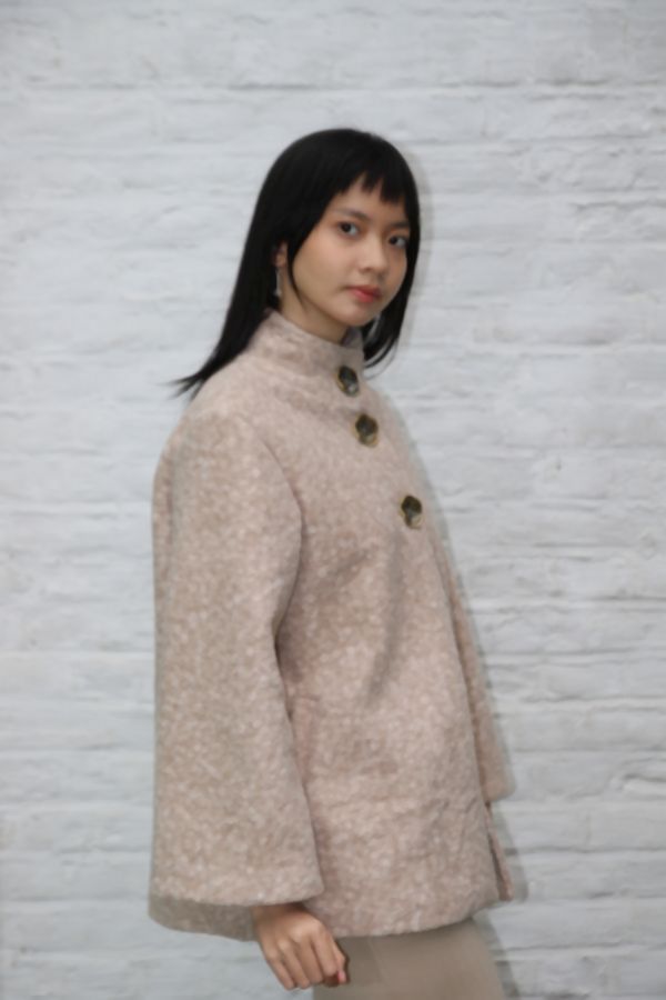 Korte jas Lyana opstaande kraag wol look 3 knopen    - Beige Detail