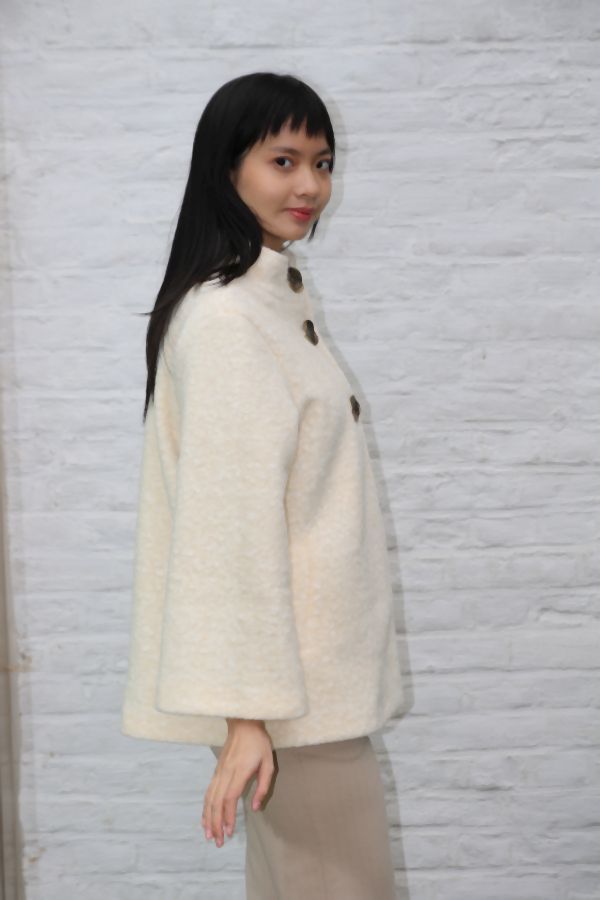 Korte jas Lyana opstaande kraag wol look 3 knopen    - Lichtbeige Detail