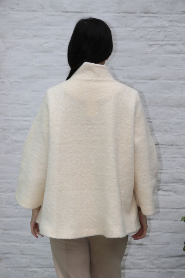 Korte jas Lyana opstaande kraag wol look 3 knopen    - Lichtbeige Detail