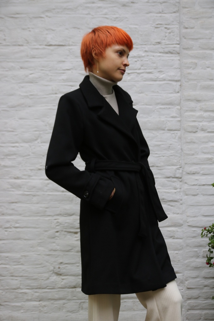 Lange mantel Loet dubbel rij knopen puntkraag - Zwart Detail