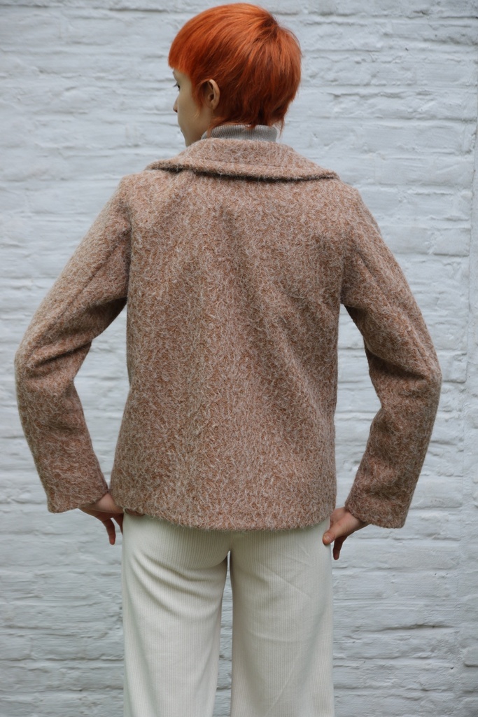 [10017494] Korte jas Lino grote puntkraag dubbel rij knopen  - Camel Detail