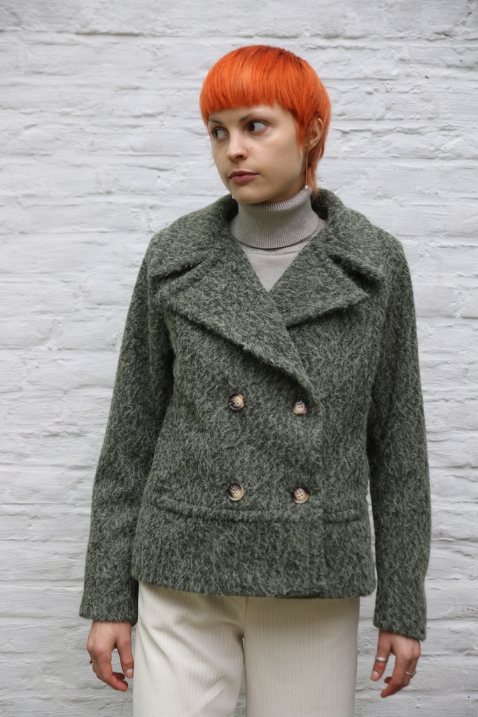 [10017494] Korte jas Lino grote puntkraag dubbel rij knopen  - Kaki Detail