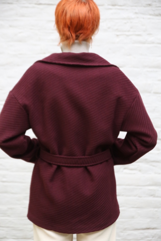 [10017496] Korte jas Lizze 20nm grote puntkraag  - Bordeaux Detail