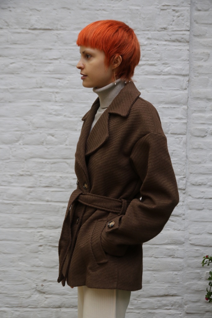 [10017496] Korte jas Lizze 20nm grote puntkraag  - Bruin Detail