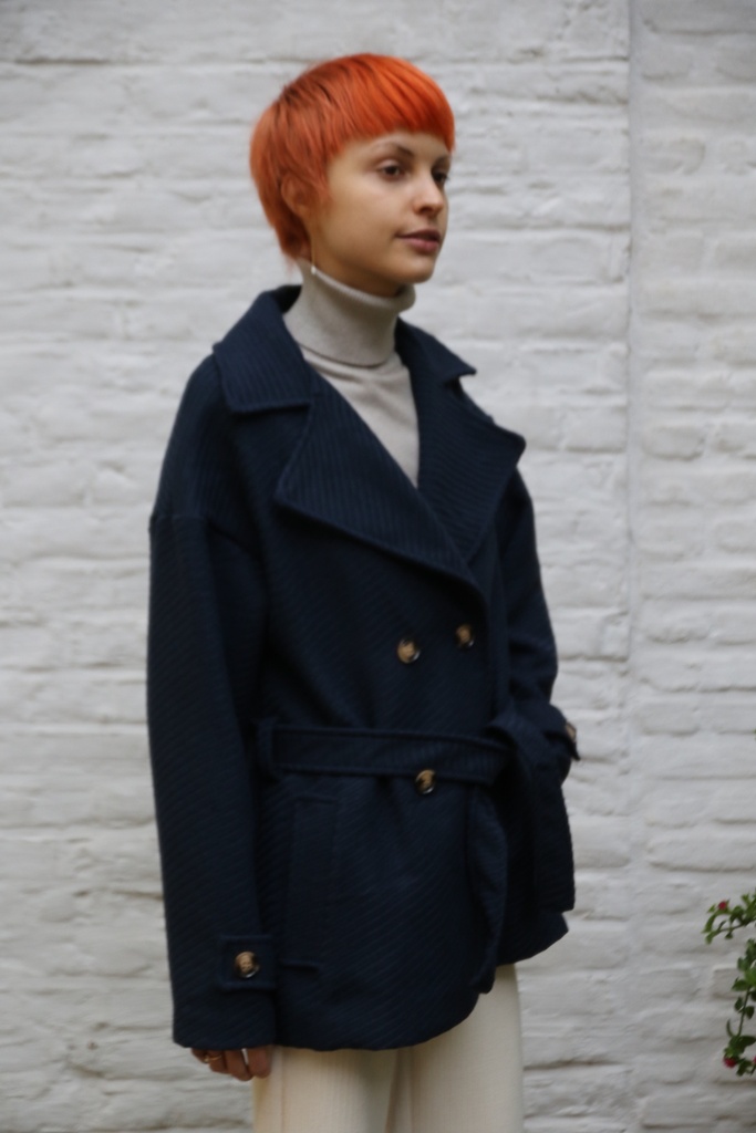 [10017496] Korte jas Lizze 20nm grote puntkraag  - Donkerblauw Detail