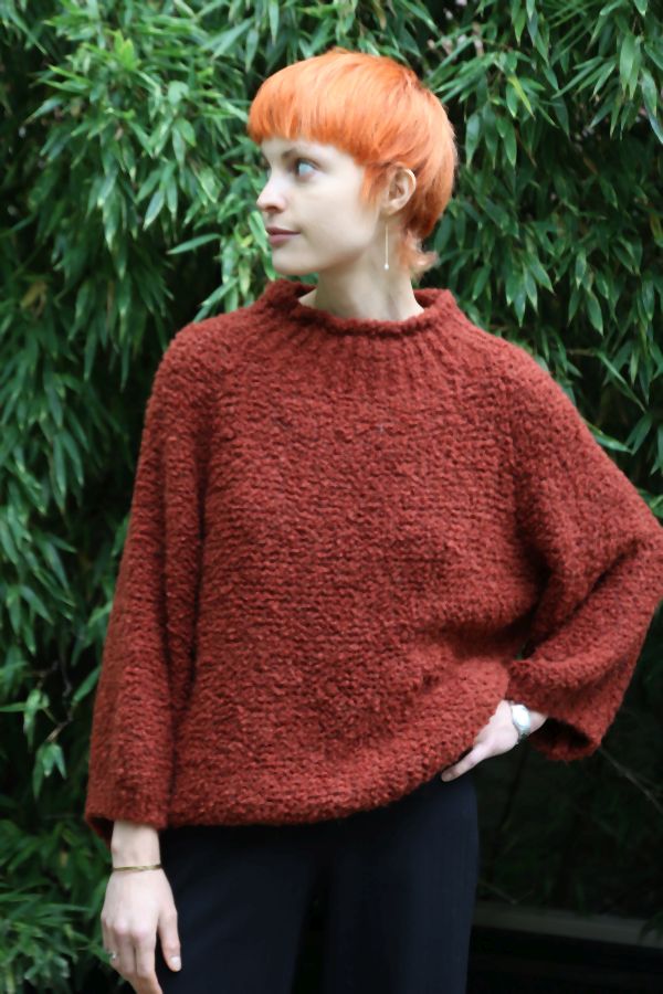 [200662] Pull Nine nm30 in boucléstof 3/4 mouwen ronde hals - Roestbruin Detail