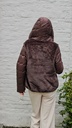 [200763] Korte jacket Nathalie eco pels capuchon ritssluiting  - Chocoladebruin Detail