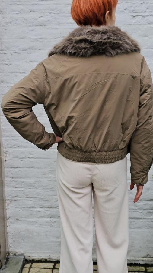 [200764] Korte jas Nikodem met afneembare eco pels kraag - Taupe Detail