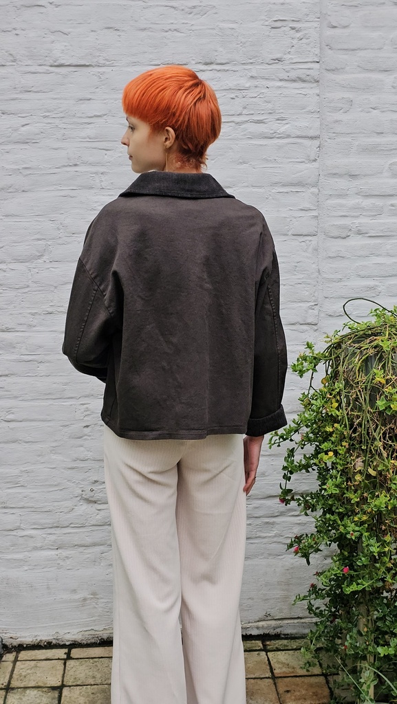 [200765] Korte jacket Nomi nm97 met geribbelde kraag  - Donkerbruin Detail