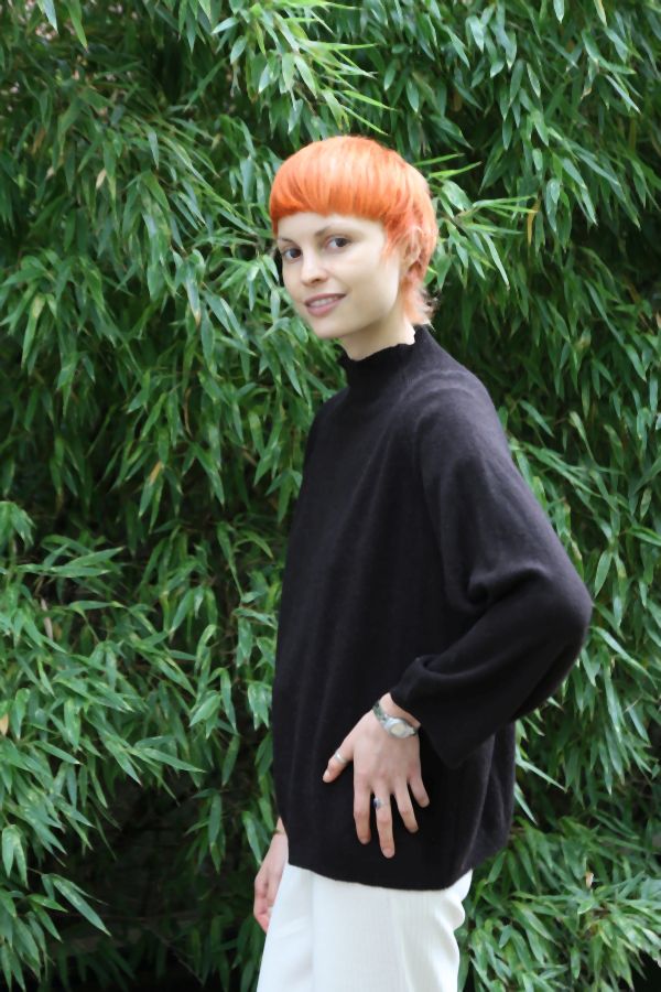 Tijdloos truitje Maureen met opstaande kraag nm80 - Bruin Detail