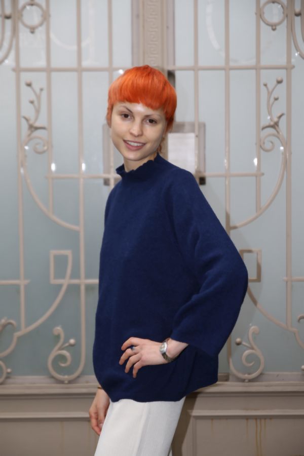 Tijdloos truitje Maureen met opstaande kraag nm80 - Donkerblauw Detail