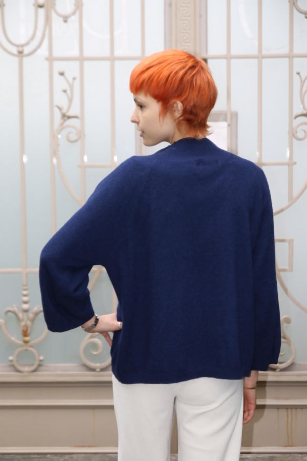 Tijdloos truitje Maureen met opstaande kraag nm80 - Donkerblauw Detail