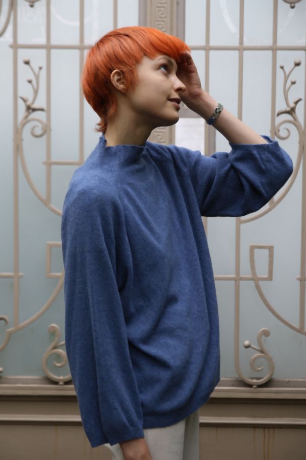 Tijdloos truitje Maureen met opstaande kraag nm80 - Indigo Detail