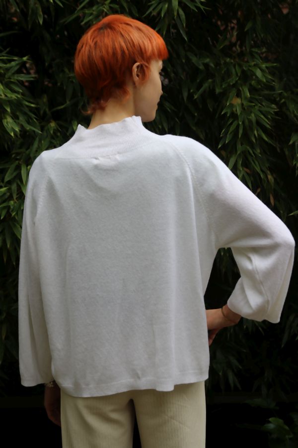 Tijdloos truitje Maureen met opstaande kraag nm80 - Wolwit Detail