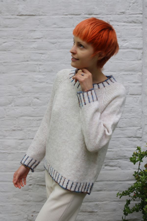 Pull Mieke met gestreepte kraag en boord nm26 - Beige-blauw Detail