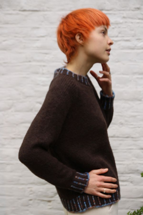 Pull Mieke met gestreepte kraag en boord nm26 - Bruin-blauw Detail