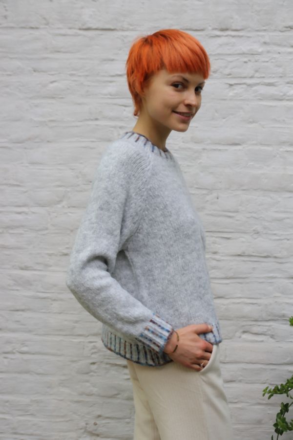 Pull Mieke met gestreepte kraag en boord nm26 - Lichtgrijs-blauw Detail