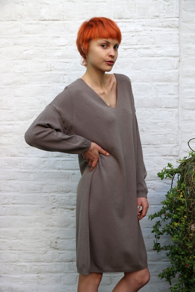 Jurk 7/8 Pim nm50 v-hals recht patroon zacht aanvoelend - Taupe Detail